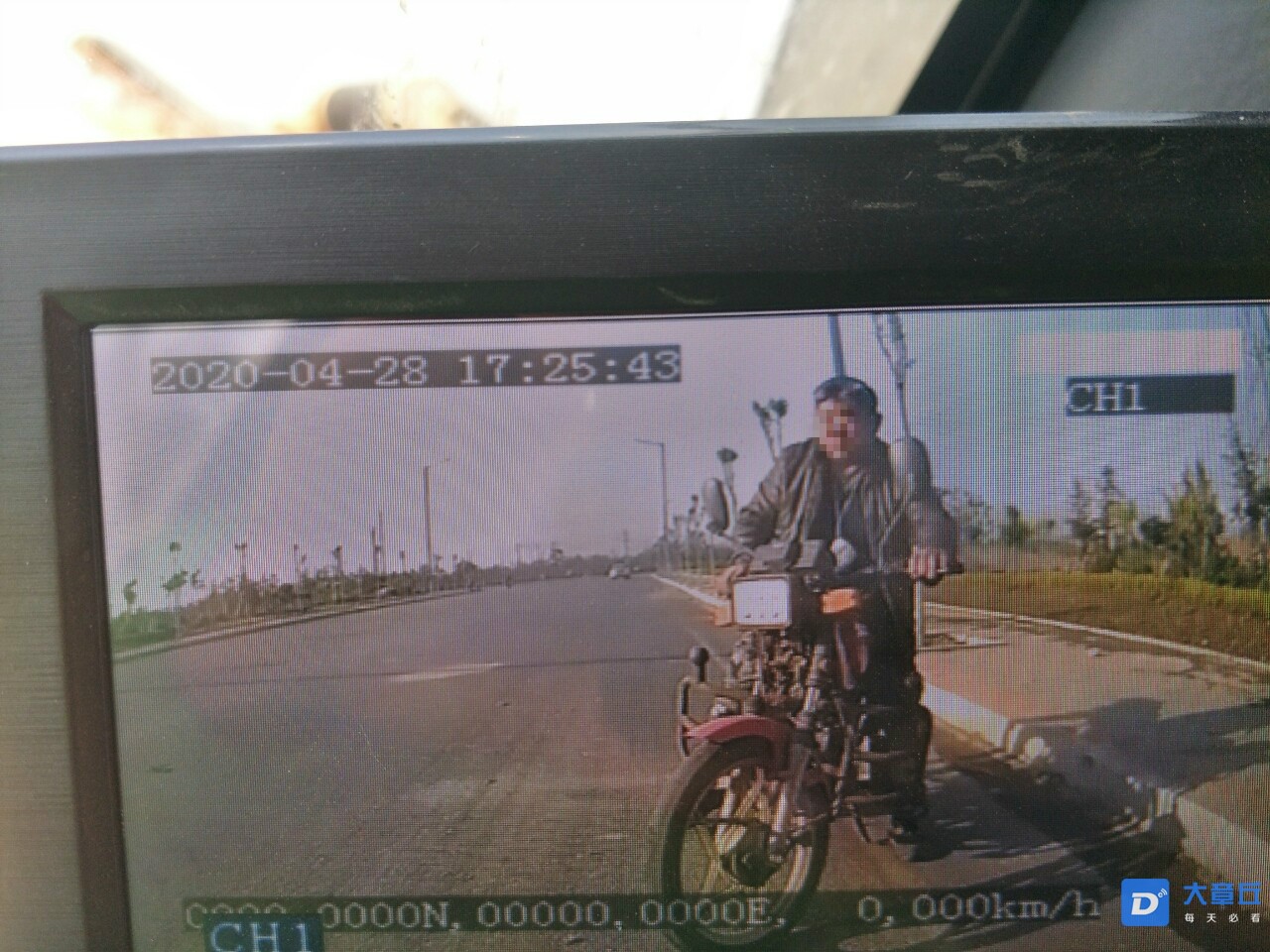 111056nshlj2xr2qc2sraj_meitu_3.jpg