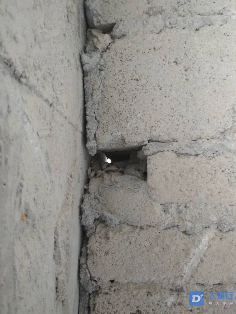 front1_FvoZB6cTQirA6gA9rb2AhMlZ8naM.jpg