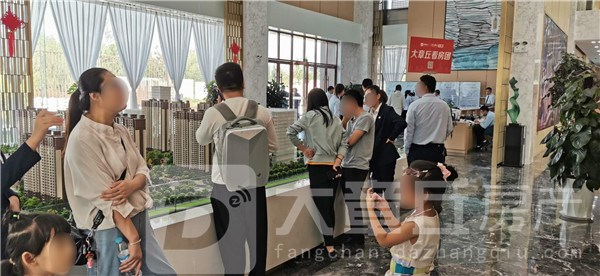 看房团2.jpg
