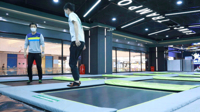 110656e72k1aaz7m4e1rmb.gif
