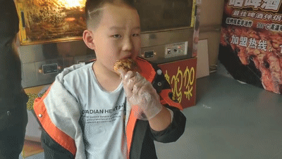 135103zez6rip80qq68pix.gif