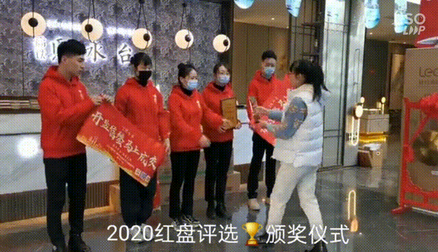 142138r63s6dt0t05si4iy.gif