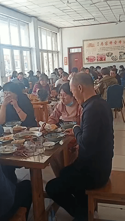 140543mfxcx83cu63kf66d.gif