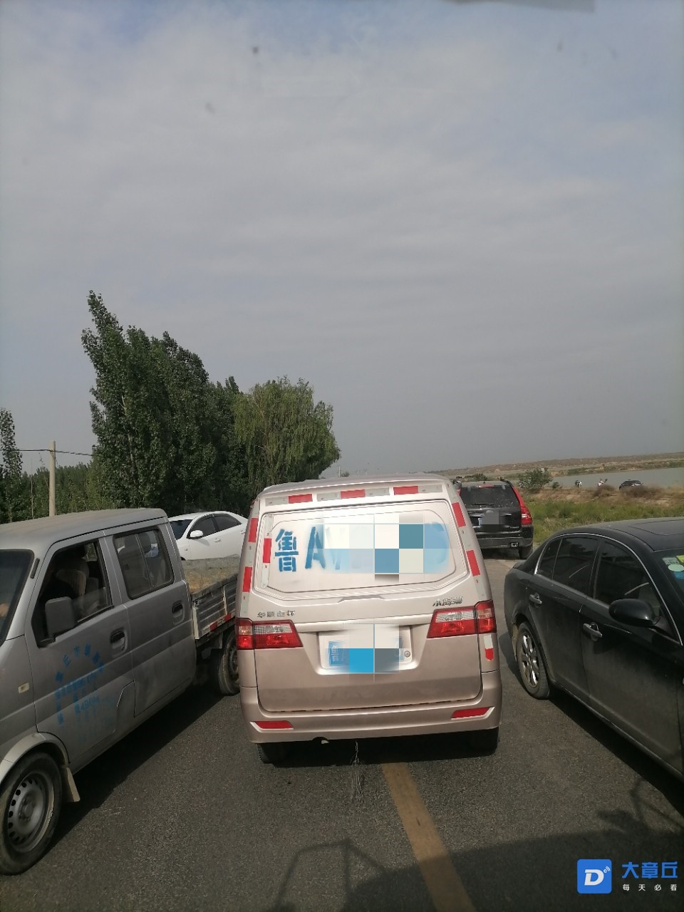 162551qa0tz557tiiltray.jpg