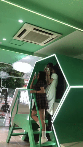 142602mzx7cn761aoo2aao.gif