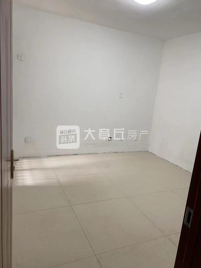 155839hsa33wrx3rn63znj.jpg