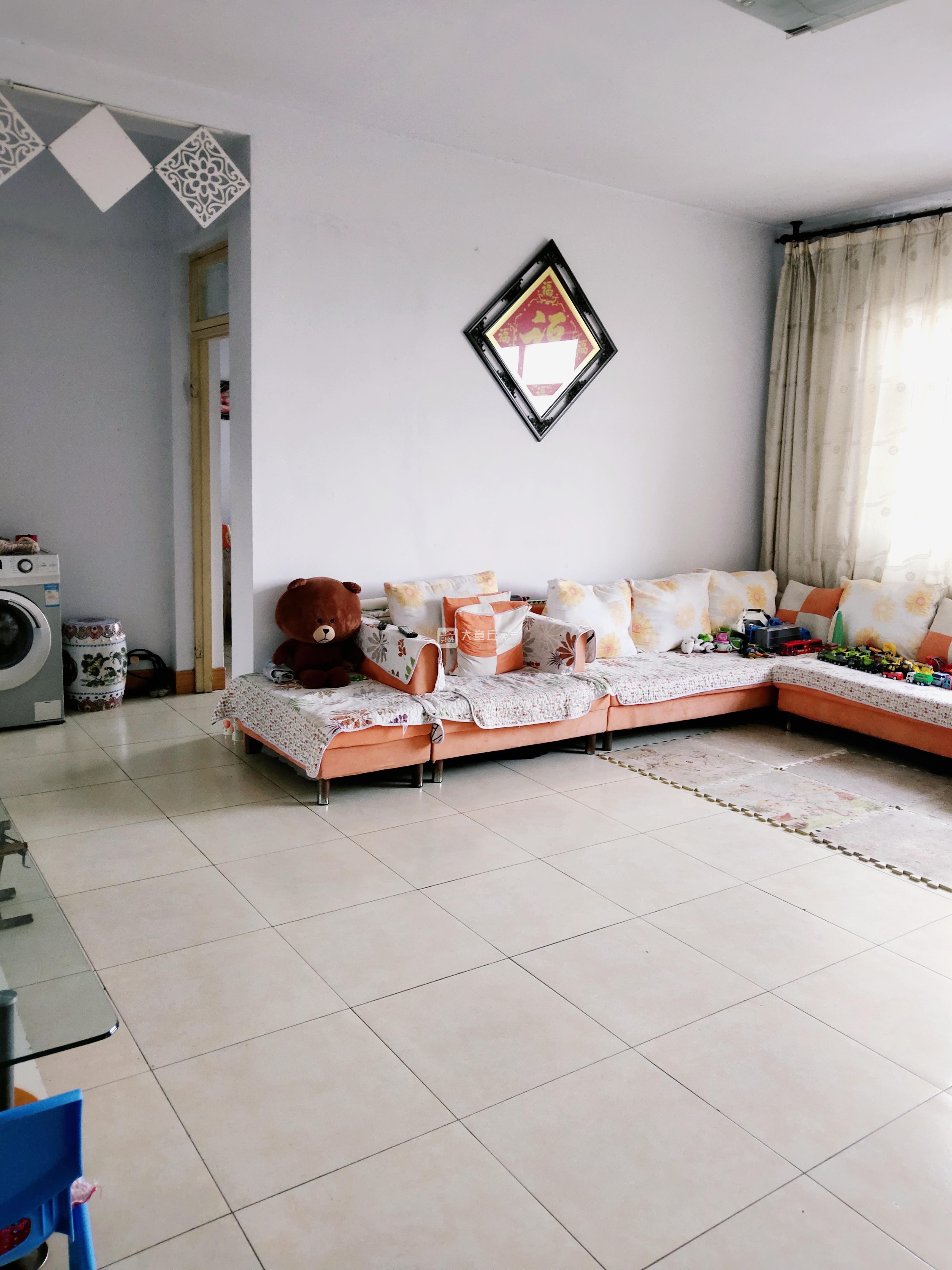 091335mk37ee51aa8m838m.jpg