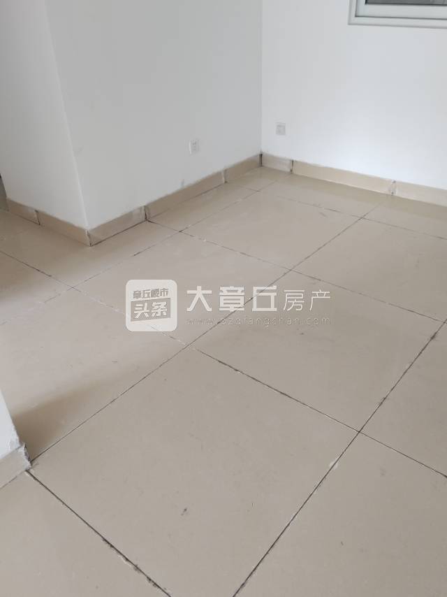 093300jkrt55ek455utk4z.jpg