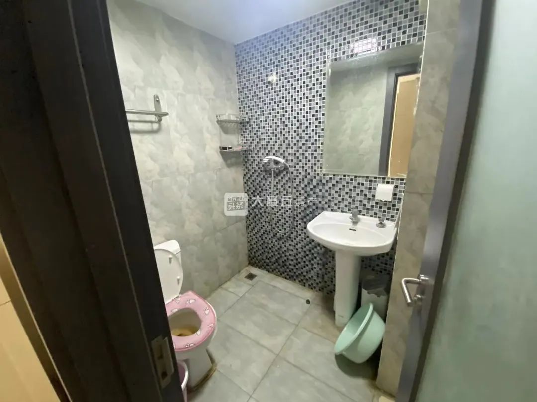 085422ydql47465qr36z74.jpeg